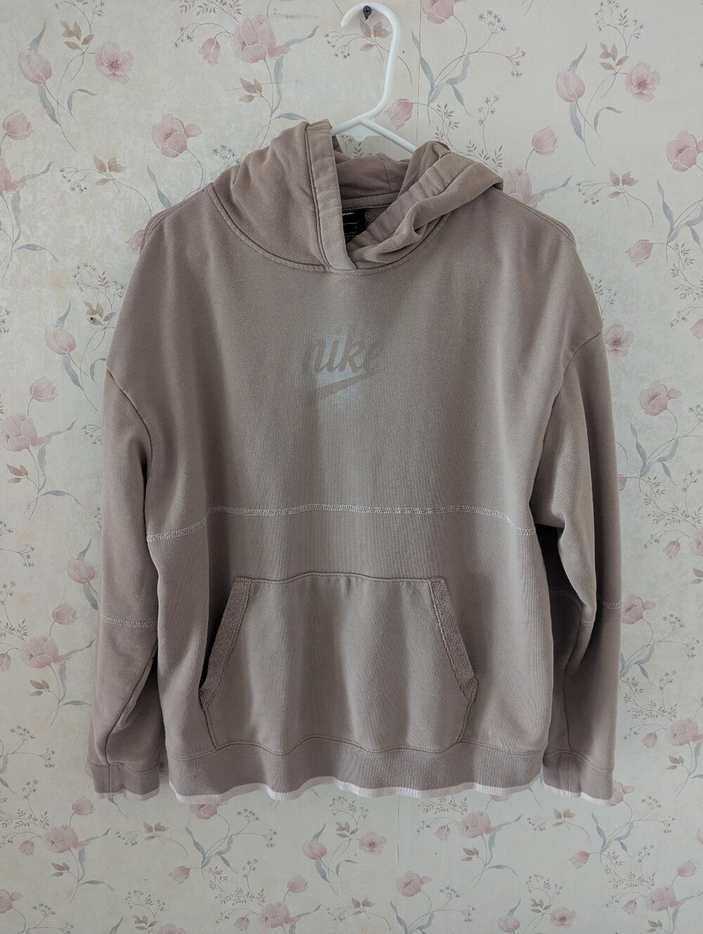 Nike Women's Brown Sportswear Pullover Hoodie Size Large Light Tan Brown